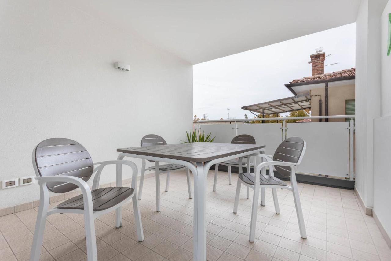 Blu Indaco Villa Elsa Lignano Sabbiadoro Exterior foto
